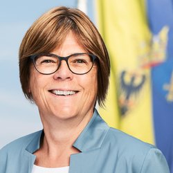speaker photo